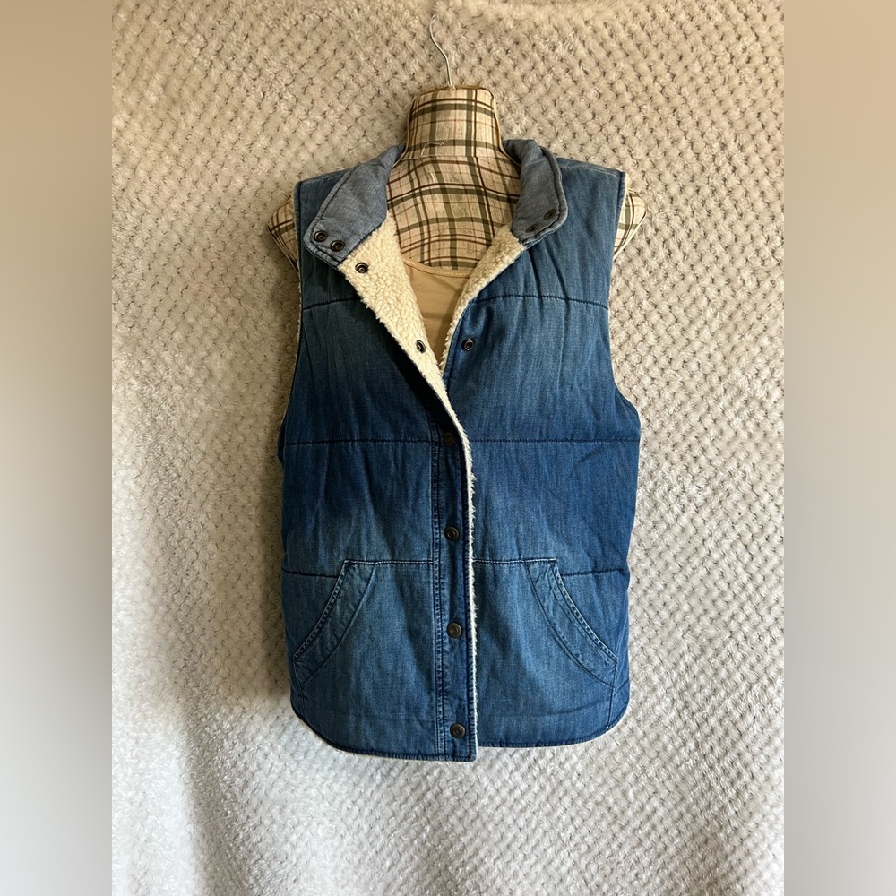 Old Navy Sherpa-Lined Denim Vest. - Picture 4 of 9